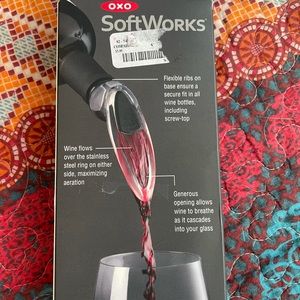 Wine pourer